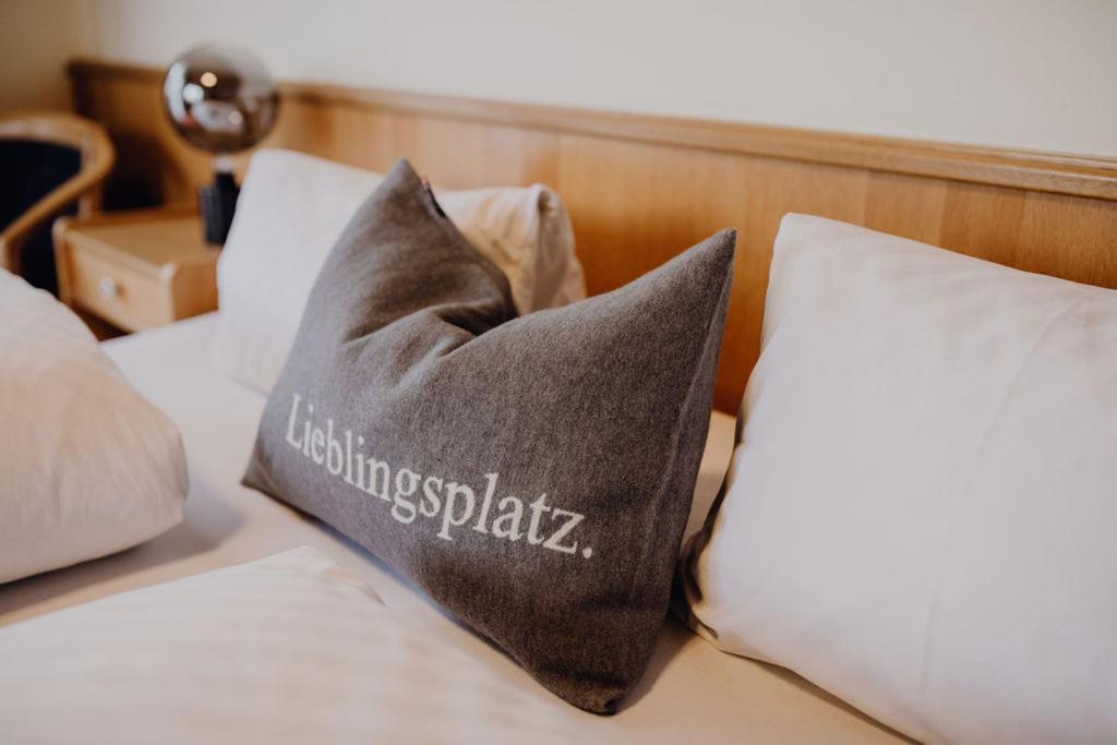 Dorfcafe Unken Hotelpension Swirtshaus Im Dorf Exterior foto