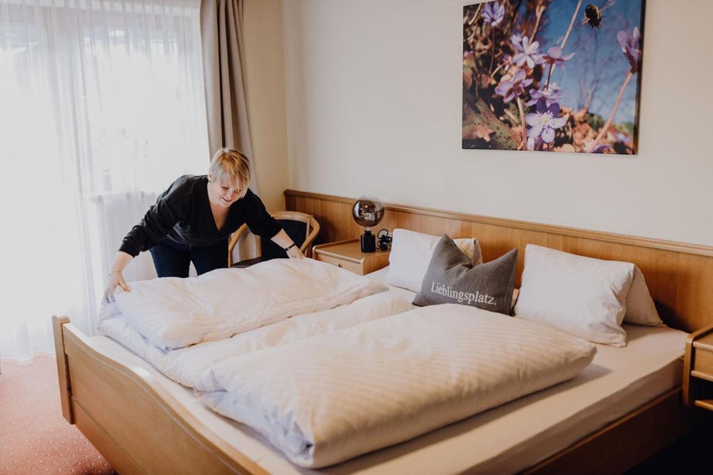 Dorfcafe Unken Hotelpension Swirtshaus Im Dorf Exterior foto