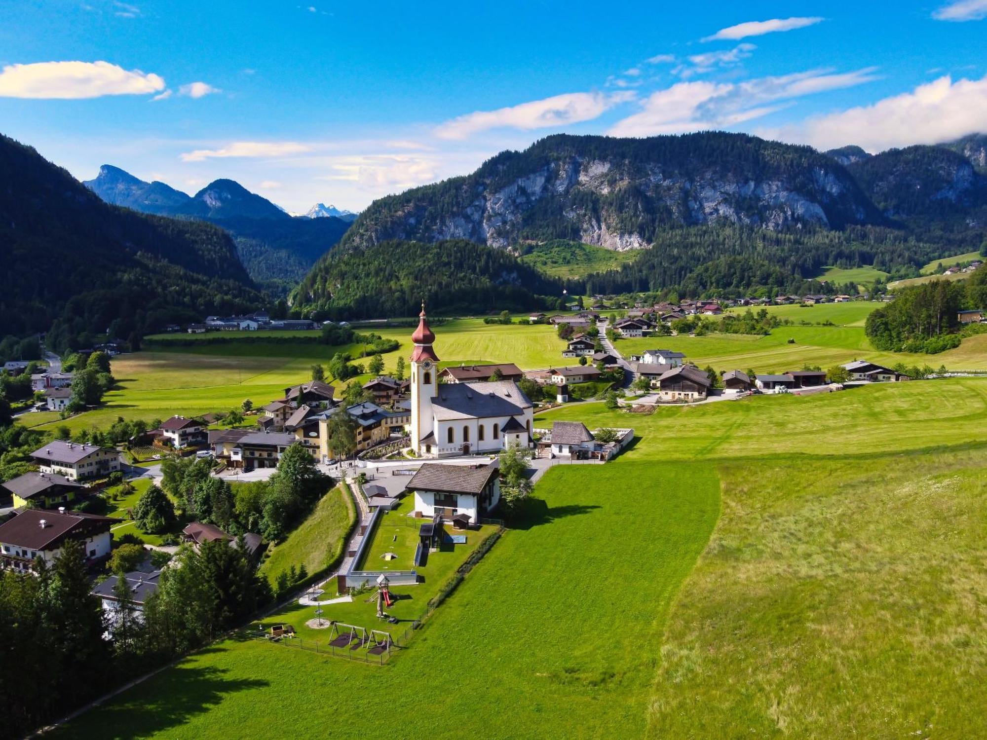 Dorfcafe Unken Hotelpension Swirtshaus Im Dorf Exterior foto